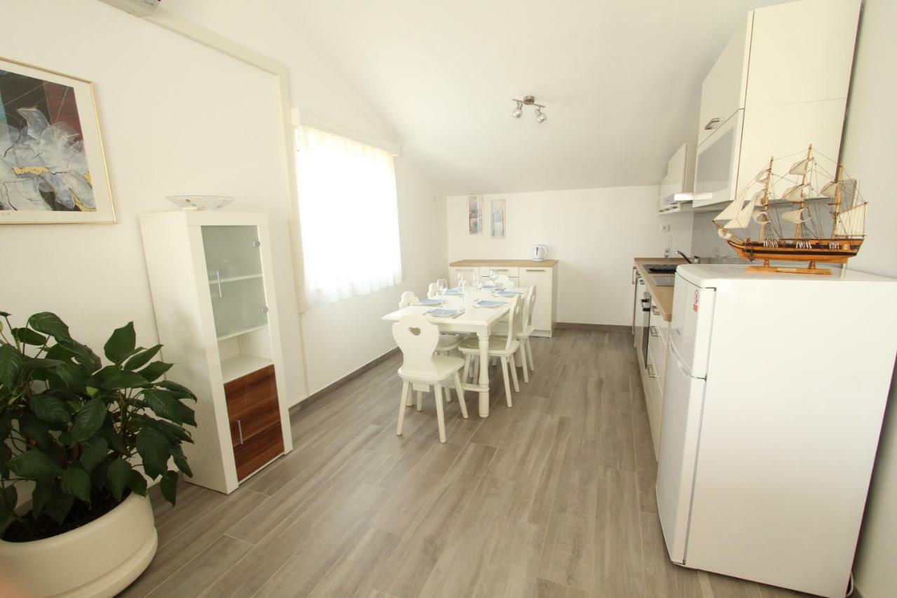 Appartement Kuca-Eldic à Rogoznica  Extérieur photo