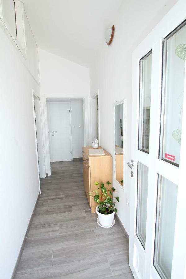 Appartement Kuca-Eldic à Rogoznica  Extérieur photo