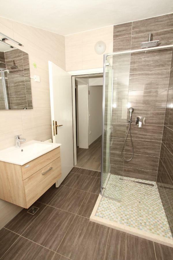 Appartement Kuca-Eldic à Rogoznica  Extérieur photo