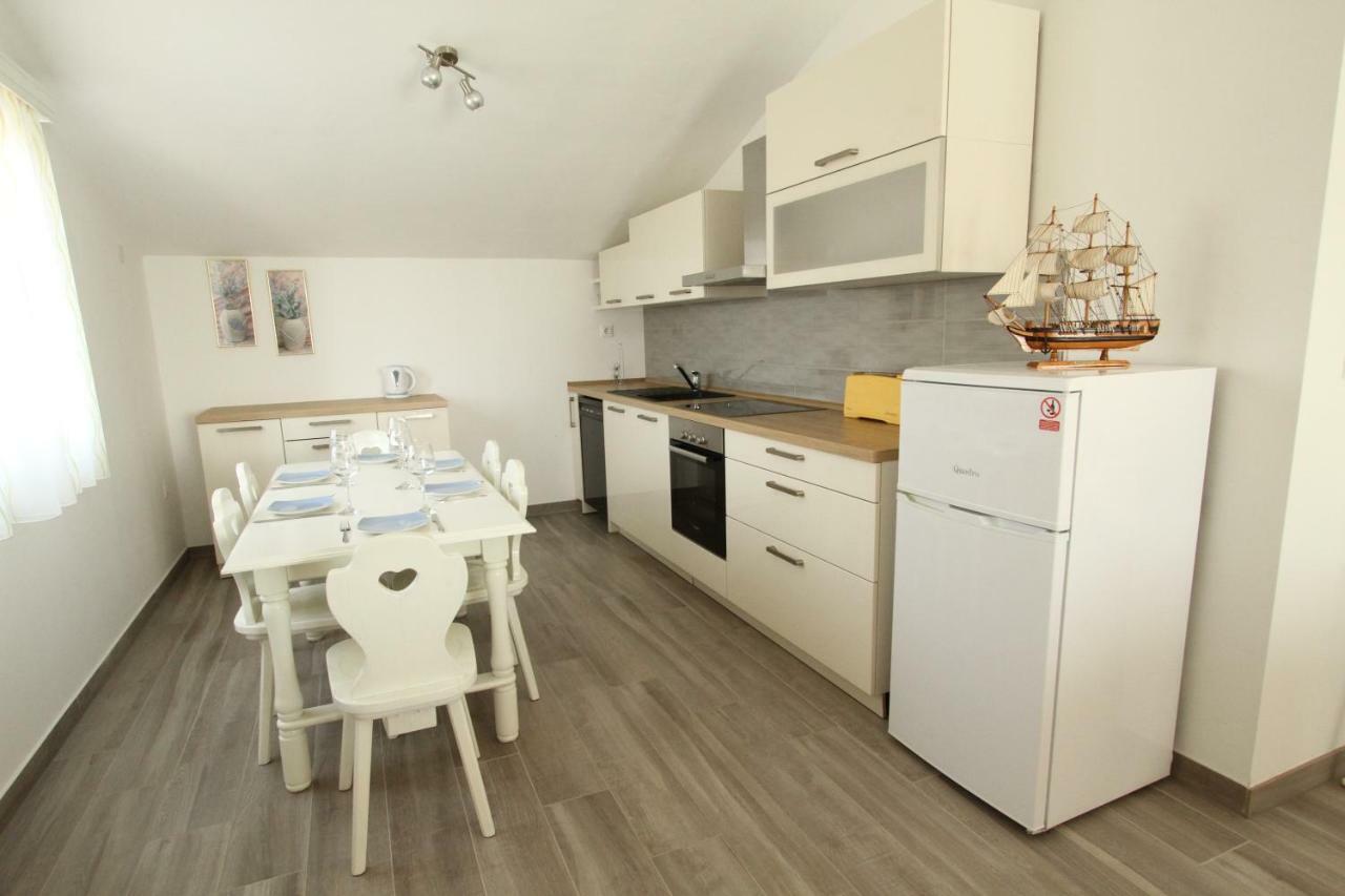 Appartement Kuca-Eldic à Rogoznica  Extérieur photo
